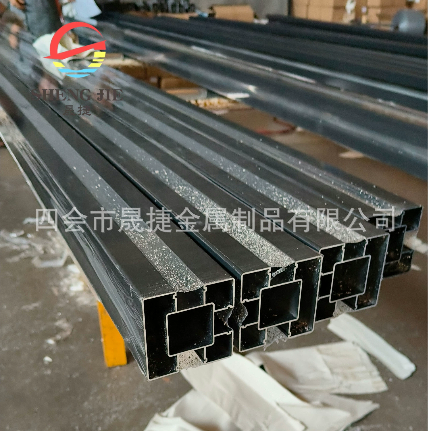 Черный спрей из алюминиевого сплава наружный забор 7070 8080 стойка стойка опорного профиля алюминиевая труба колонна