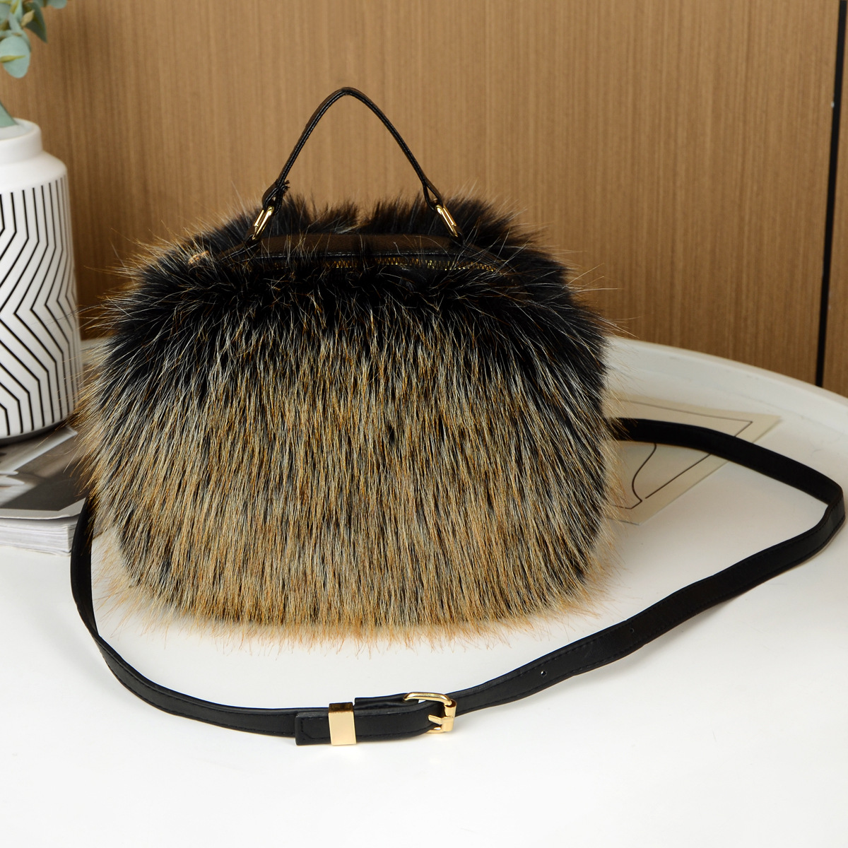 Nuova borsa a tracolla in pelliccia di procione da donna, a forma di cuscino, stile dolce e fresco y2k_voghion.com