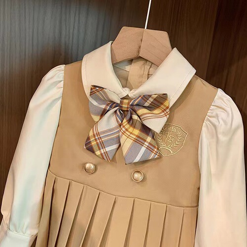 Autumn girls' dresses 2024 new children's fashionable college style JK fake two-piece girls' autumn skirts