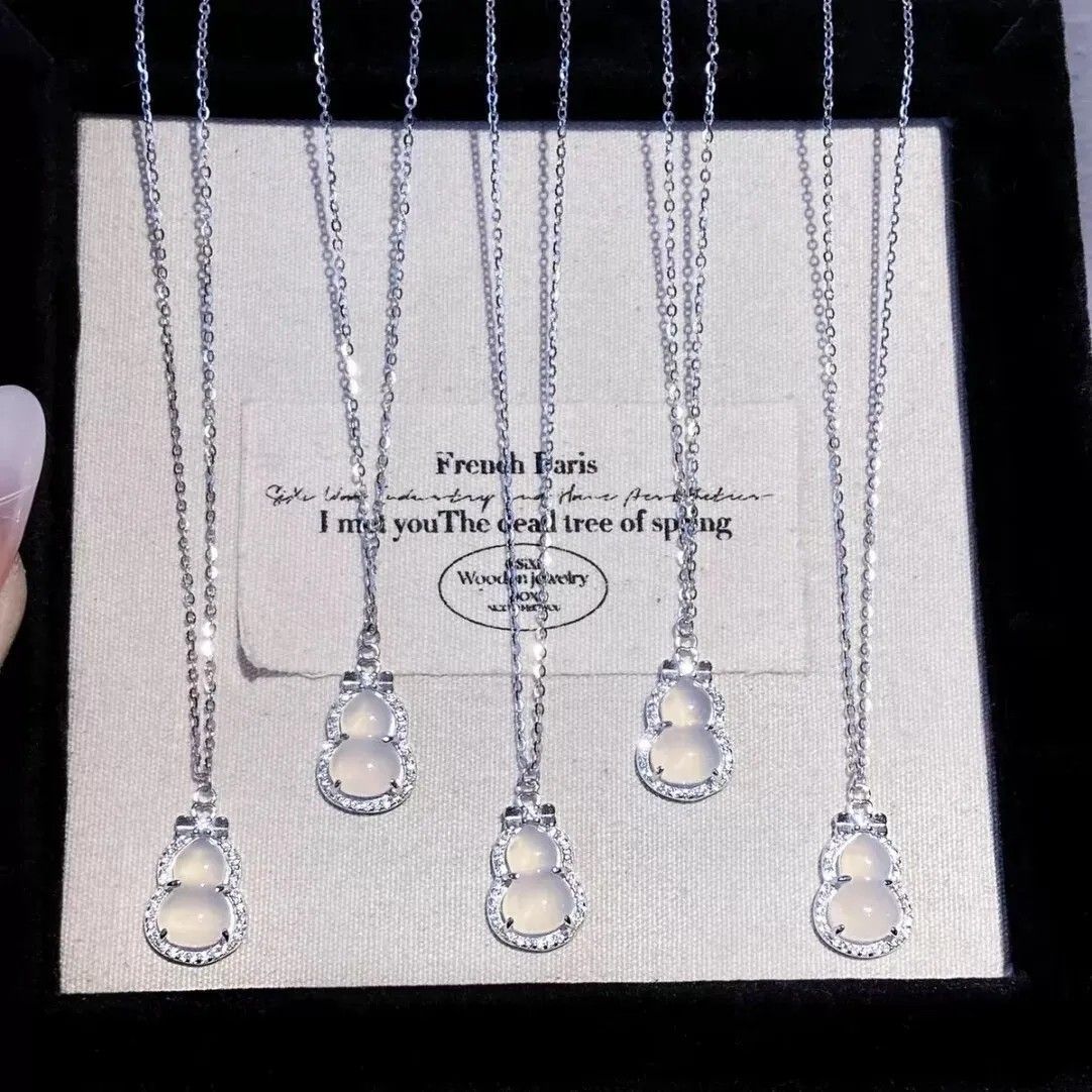 新中式蝴蝶结葫芦项链女款国潮时尚清新甜美白玉髓吊坠锁骨链