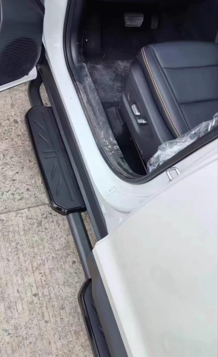 Suitable for the 2020 Land Rover Defender 110 Original Anti-Scratch Welcome Step Plate