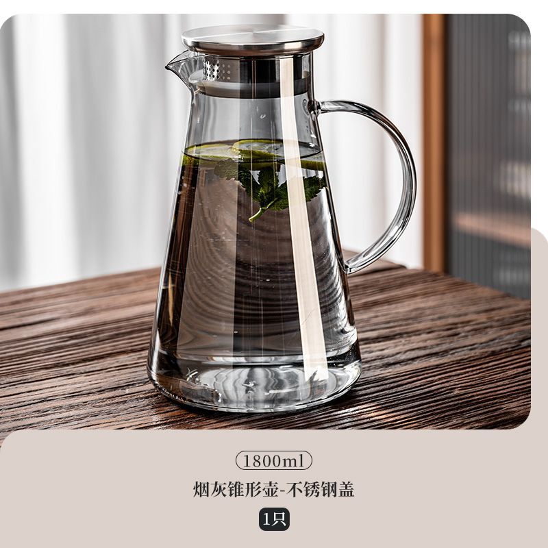 冷たい水筒のガラスは高温に耐えます。|undefined