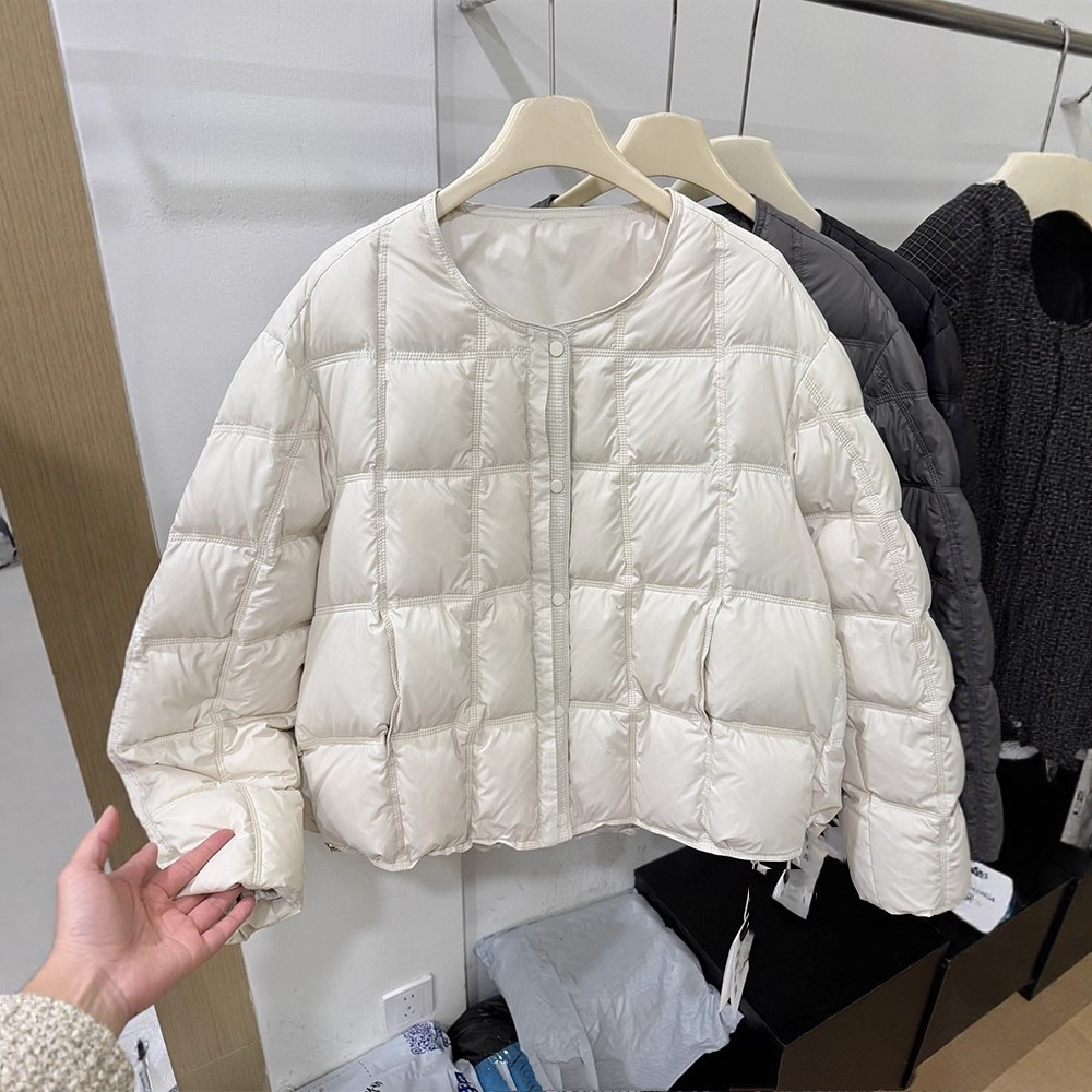 Lightweight Round Neck Checkered down Jacket Women's Short 2025 Winter New Loose Slimming Look White Duck down Warm Jacket Trendy