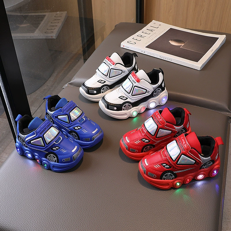 Детская обувь с подсветкой, новинка 2024 года, весенне-осенняя кожаная детская спортивная обувь на легкой подошве, повседневная детская обувь для мальчиков и девочек, обувь с героями мультфильмов