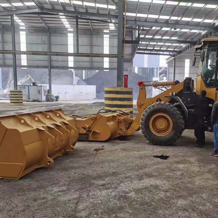铲斗快速换接装置 装载机属具的新型快换架 铲车快速换接价格
