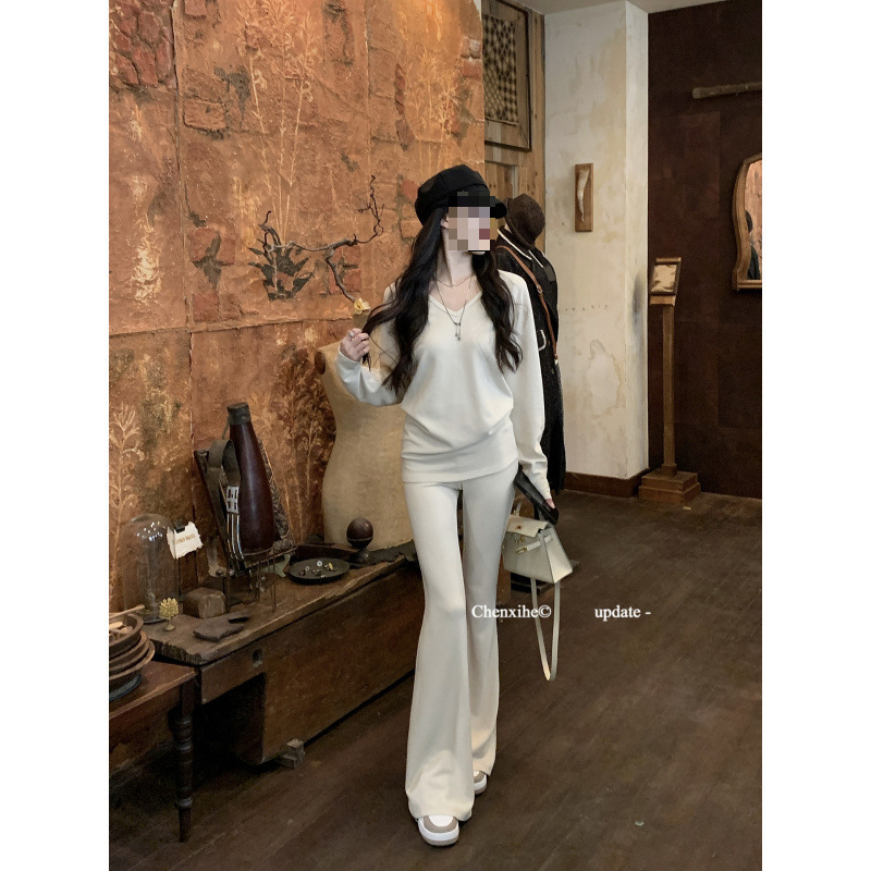 He Chenxi's new women's modal casual suit for all seasons features a V-neck slim-fit top and flared pants