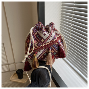 Ethnic style large capacity bucket bag 2023 new fashion trendy shoulder messenger bag holiday style niche women's bag