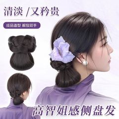 低いパーテーションのかつらの女性は新しい中国式の髪を挟みます。冷感のふんわりした後頭部でかつらを編んでください。