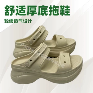 Летние тапочки в стиле Crocs на платформе, двойной ремешок, закрытый носок