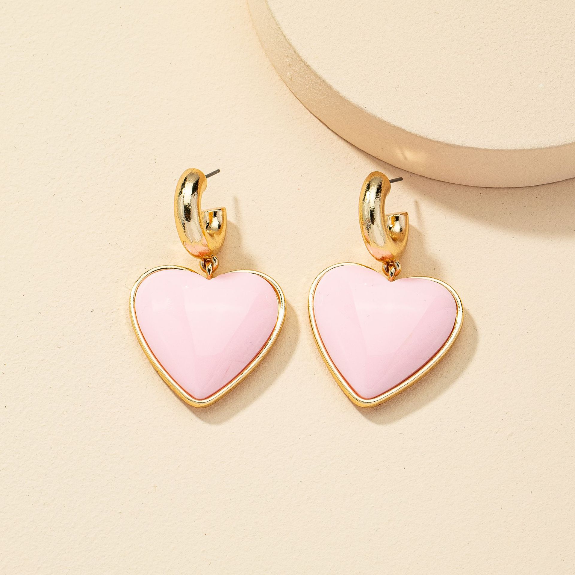 European And American Popular New Accessories Wholesale 1 Pair Exaggerated Peach Heart Earrings Fashion Earrings Qingdao Jewelry display picture 3