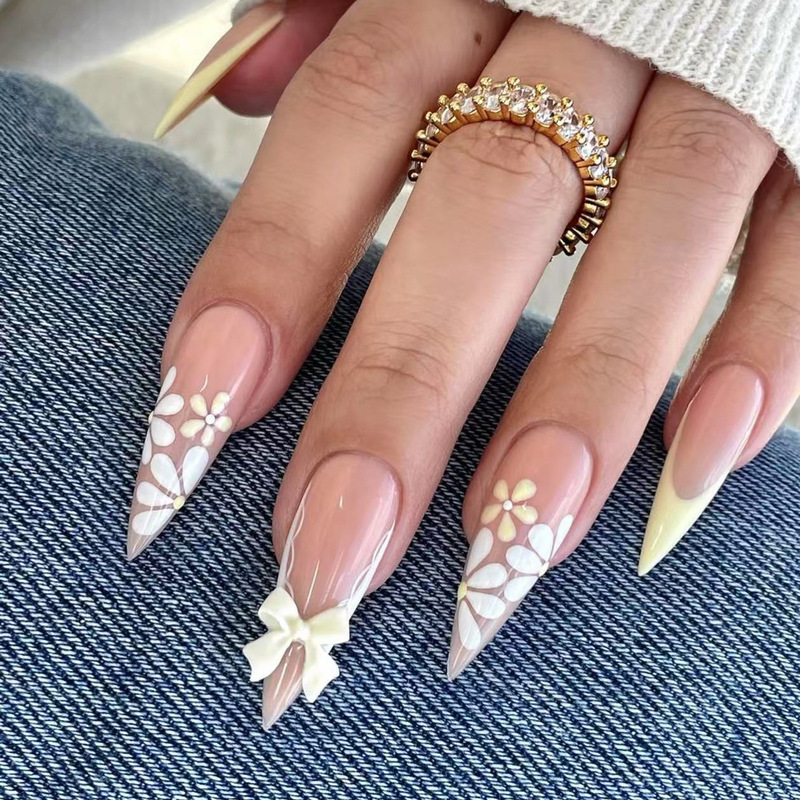 White and yellow color-hopping lace French flower bow design spring and summer nail nail nail piece wearing nail long pointed nail piece White and yellow color-hopping lace French flower bow design spring and summer nail nail nail piece wearing nail long pointed nail piece