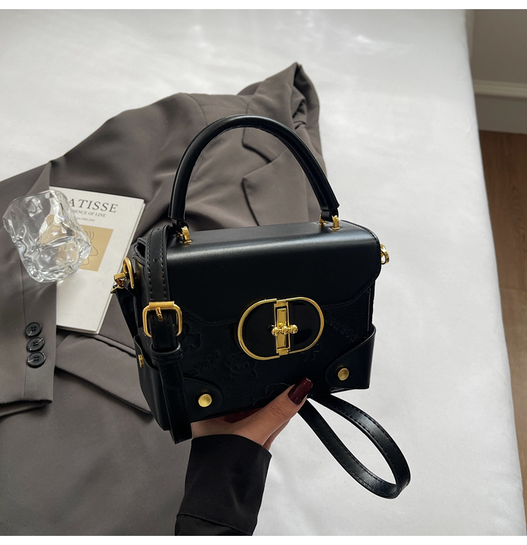 Korean-style fashionable color-blocking small square handbag with a high-quality feel, a new summer 2025 stylish and versatile women's crossbody bag undefined