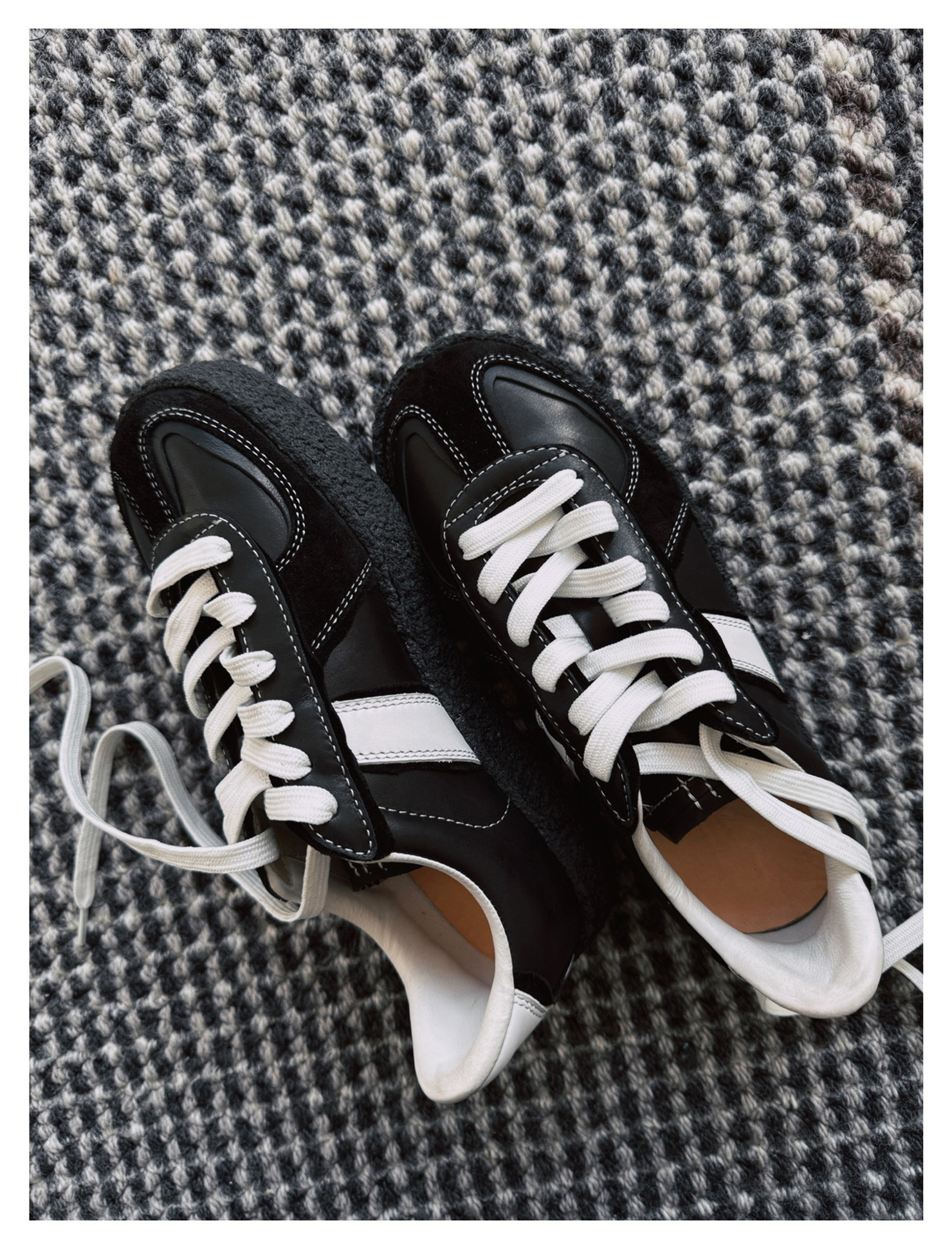 Nischen-Trainingsschuhe aus schwarzem Leder für Damen, Sport- und Freizeitschuhe mit runder Spitze und dicker Sohle,_voghion.com