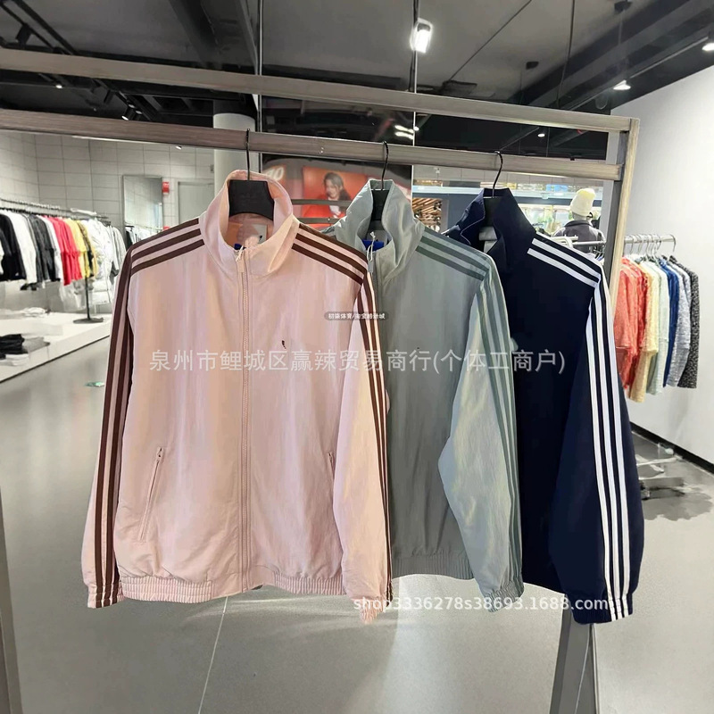 Trendy brand classic three-stripe casual streetwear versatile trench coat for men and women, with a turn-down collar, embroidery, and slim fit