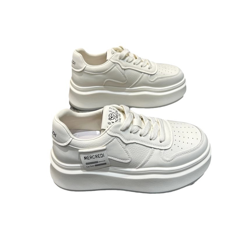 2024 nuevos zapatos de primavera y otoño pequeños zapatos blancos de nicho de diseño de zapatos deportivos de suela gruesa zapatos pequeños altos