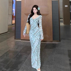 复古印花绑带v领长袖连衣裙女秋季气质修身鱼尾长裙收腰包臀裙子
