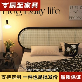 实木床;餐桌;床头柜