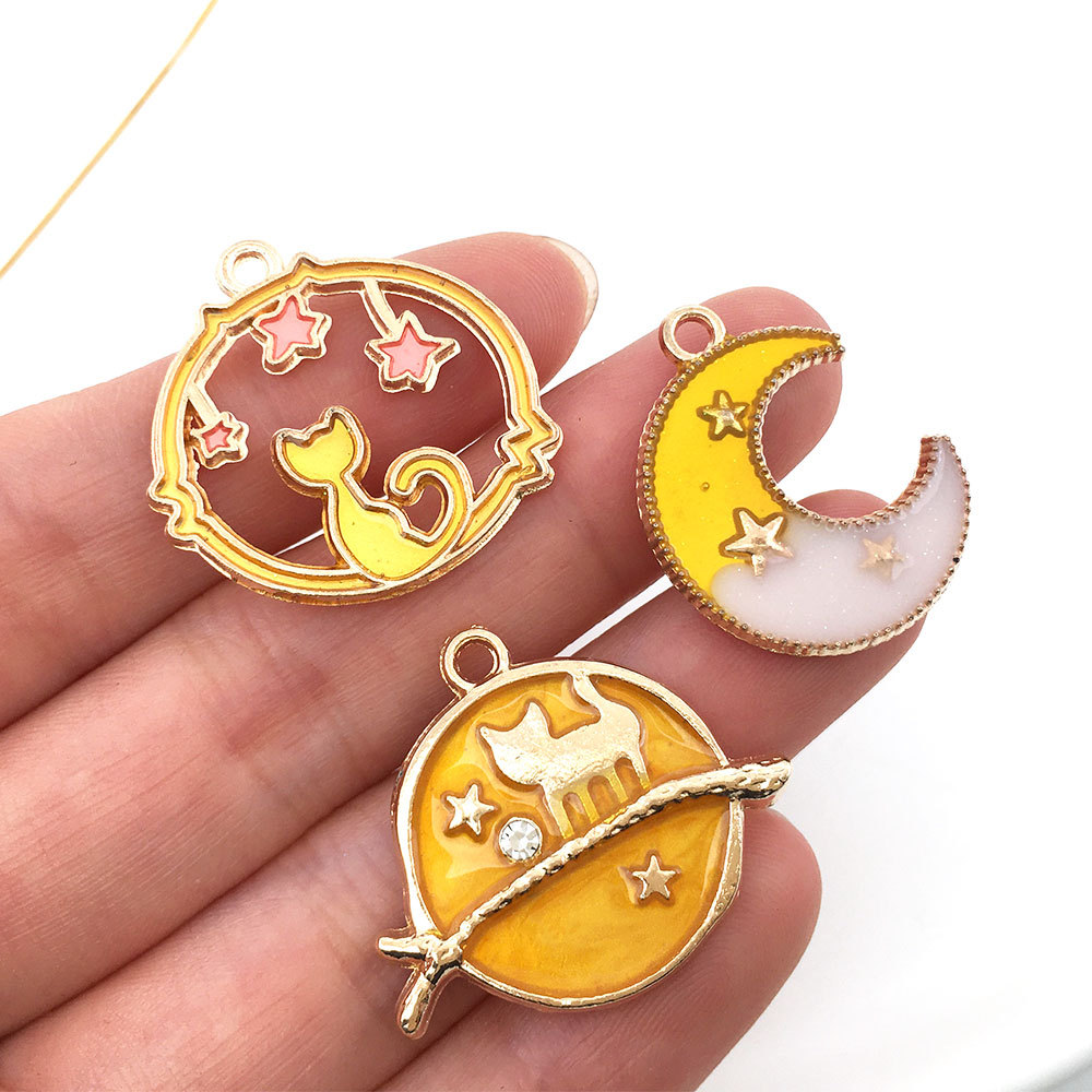 23g Weight Pendant Jewelry Making Type 21 * 25mm, 24*24mm, 24*32mm Jewelry Making Size Rhinestones Inlay Material DIY Jewelry Accessories Classification 1 Set Quantity Alloy Material Star, Moon, Cat Pattern Enamel, Inlay Design Casual, Simple Style Style 1 Set 21 * 25mm 24*24mm 24*32mm Alloy Rhinestones Star Moon Cat Pendant 11
