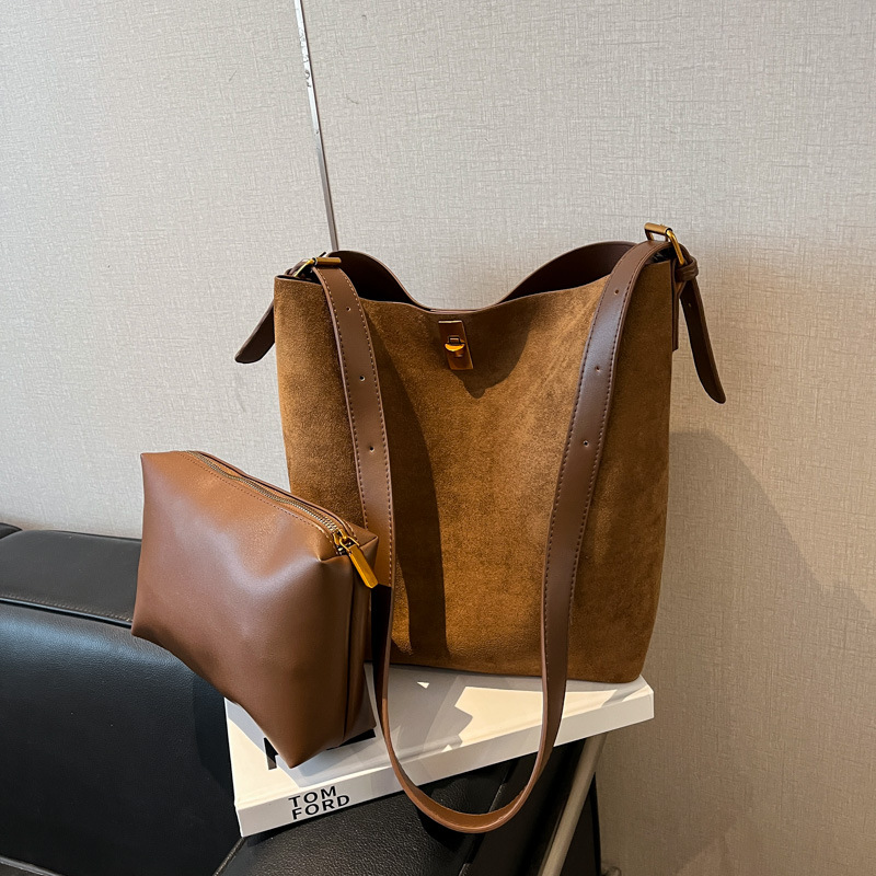 Autumn/Winter Bucket Bag Retro Suede Large Capacity Tote Bag For Women 2025 New Versatile Shoulder Crossbody Bag With Matching Pouch - Thumbnail 7
