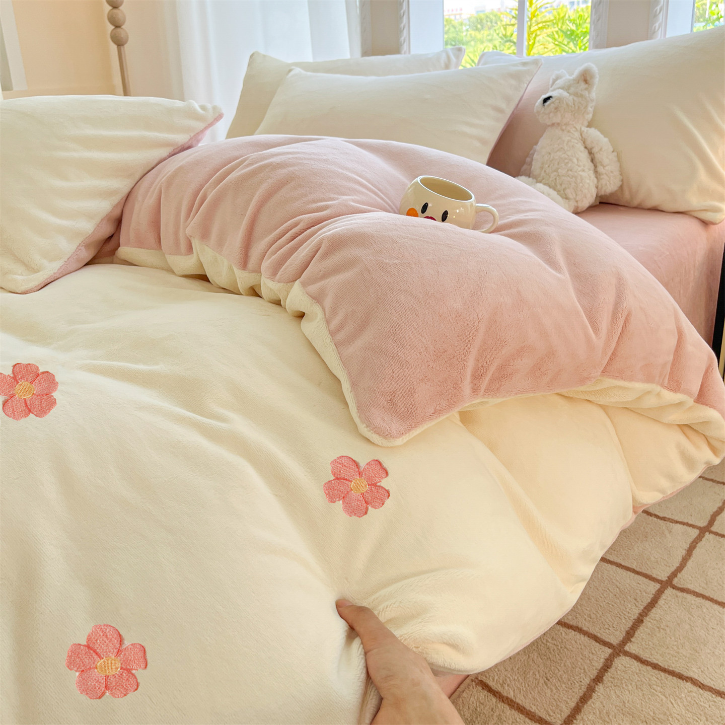 Thickened Milk Velvet Four-Piece Set for Girls, Warm Coral Velvet Bed Sheetss and Quilt Covers, Autumn and Winter Milk Velvet Four-Piece Set Wholesale