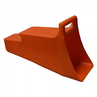 Multi-Scoop Gravel and Salt Spreader for Quick and Effective Spreading of Gravel or Salt