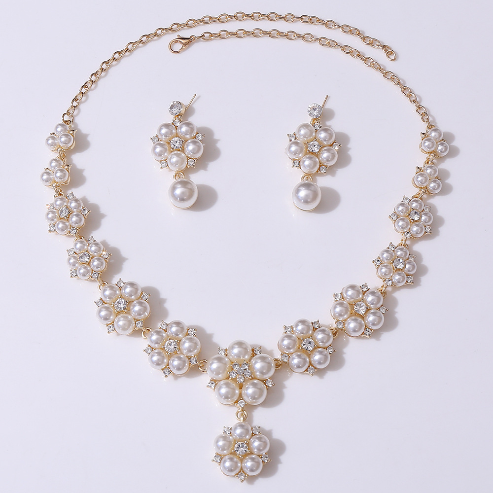 Elegante Flor Aleación Embutido Perlas Artificiales Diamantes De Imitación Aretes Collar display picture 3