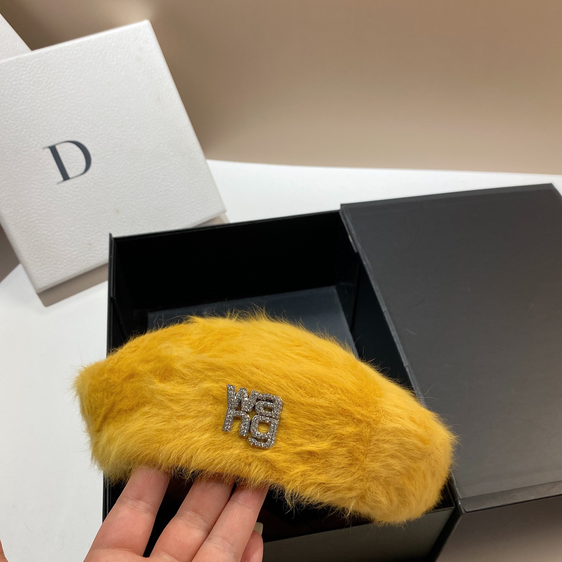 Rabbit hair beret women's Korean version autumn and winter plush diamond inlaid king octagonal fashion socialite style_voghion.com