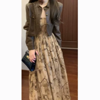 实拍有货  咖色皮衣外套/开衫+印花大摆吊带裙两件套