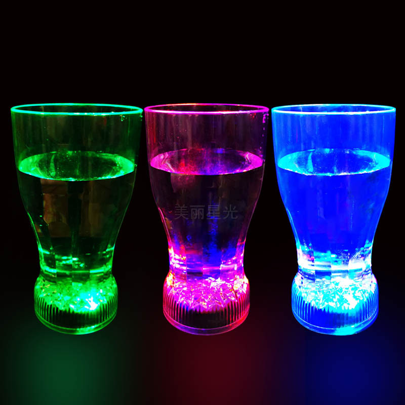 Taza de cerveza mediana luminosa deslumbrante Taza de coleta luminosa Suministros de atmósfera de bar Taza luminosa led Fabricante