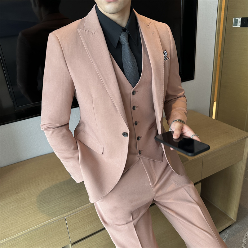 Modern geschnittener Herrenanzug | 3-teiliger Business-Anzug (Blazer, Weste & Hose) | Für Hochzeiten, Bräutigame und festliche Anlässe | Knitterarmer Stoff_voghion.com