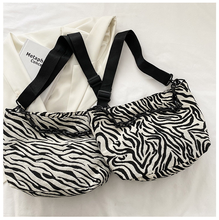 Vacation Solid Color Square Zipper Tote Bag display picture 6