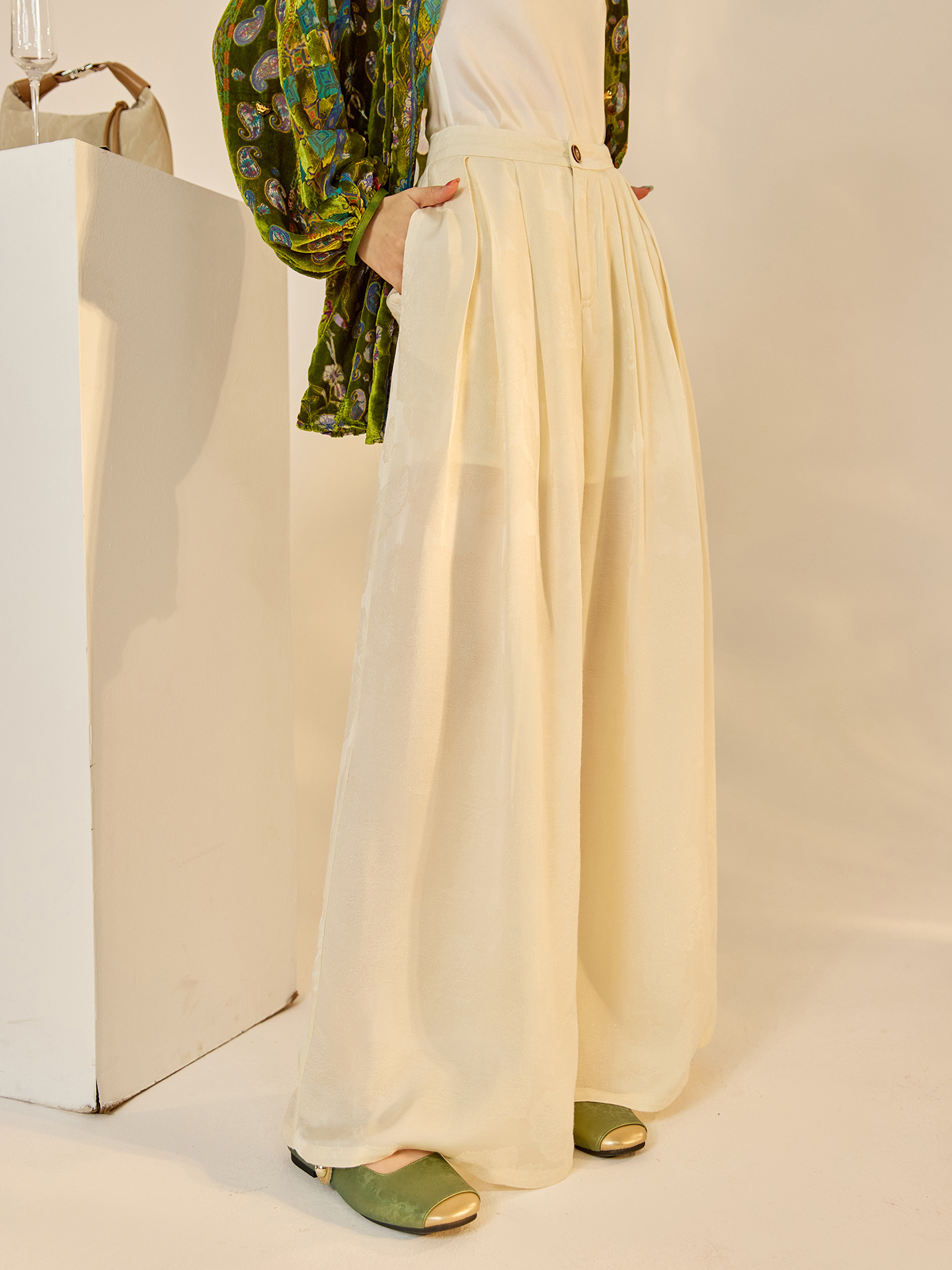 Quần ống rộng nữ phong cách Trung Hoa mới, chất rayon dệt vàng satin rủ — đen, Màu trắng nhạt, màu vàng