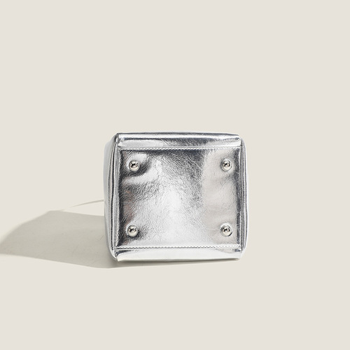 New high-end mirror texture bucket bag, fashionable and versatile, trendy shell glossy dopamine matching handbag