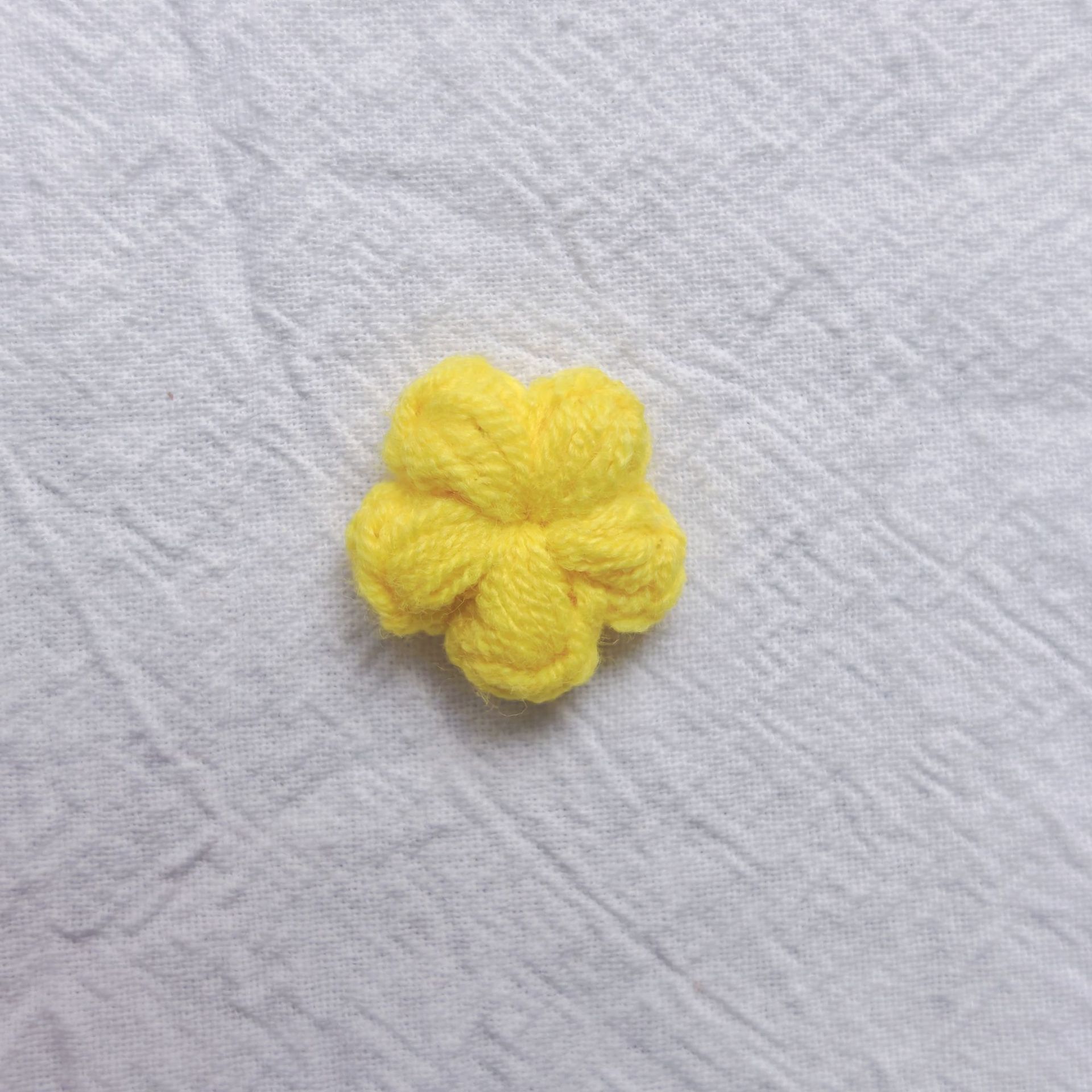 2cm 밝은 노란색 작은 퍼프-9