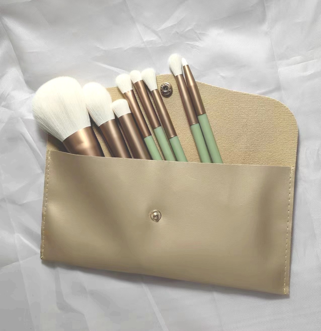 The Wizard of Oz 8-piece Makeup Brush set, Cangzhou Soft-bristled Facial Contouring Beauty Loose Brush Set undefined