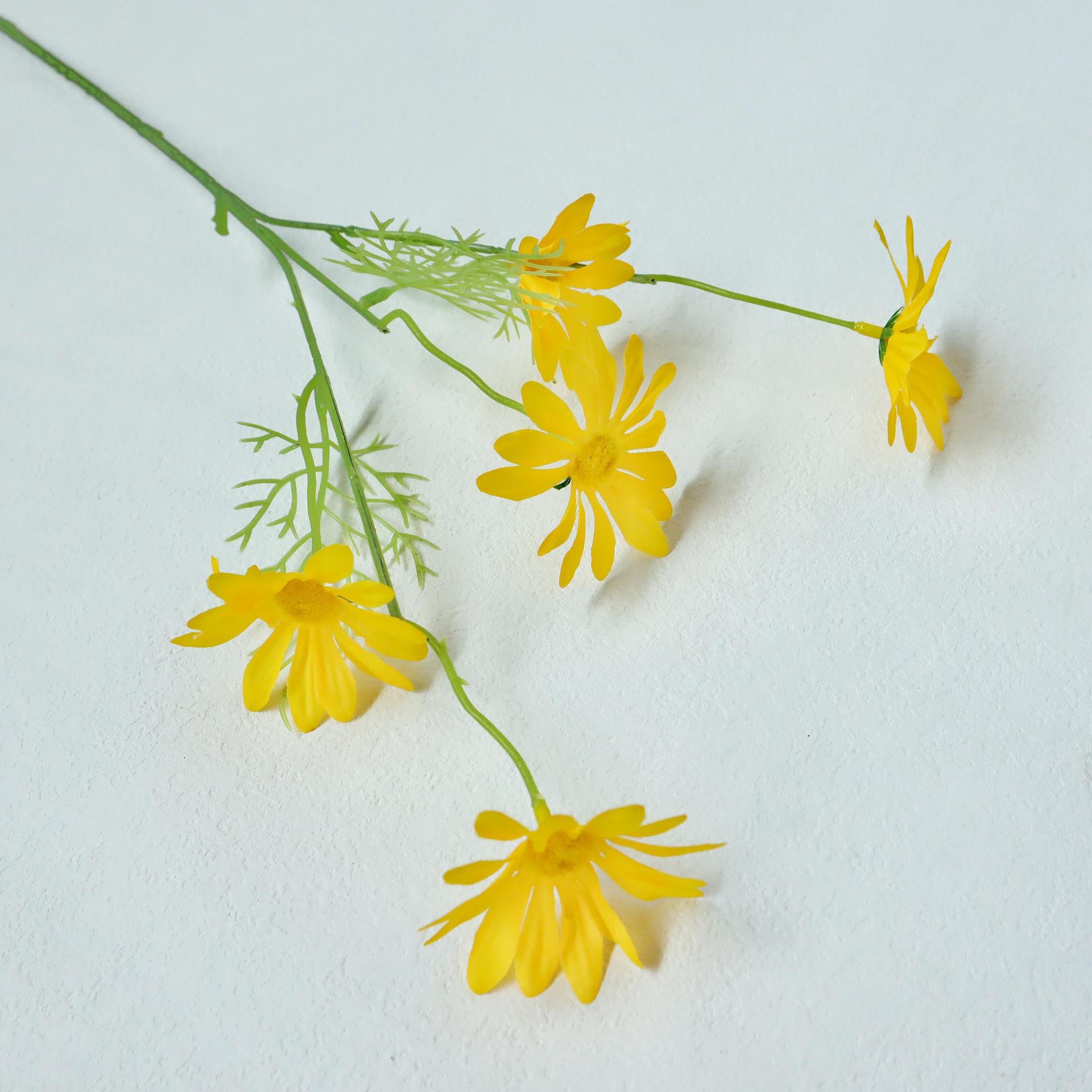 Crisantemo holandés artificial de 5 cabezas para decoración de bodas y hogar, accesorios para fotografía, flores artificiales pequeñas de margarita hechas a mano al por mayor.
