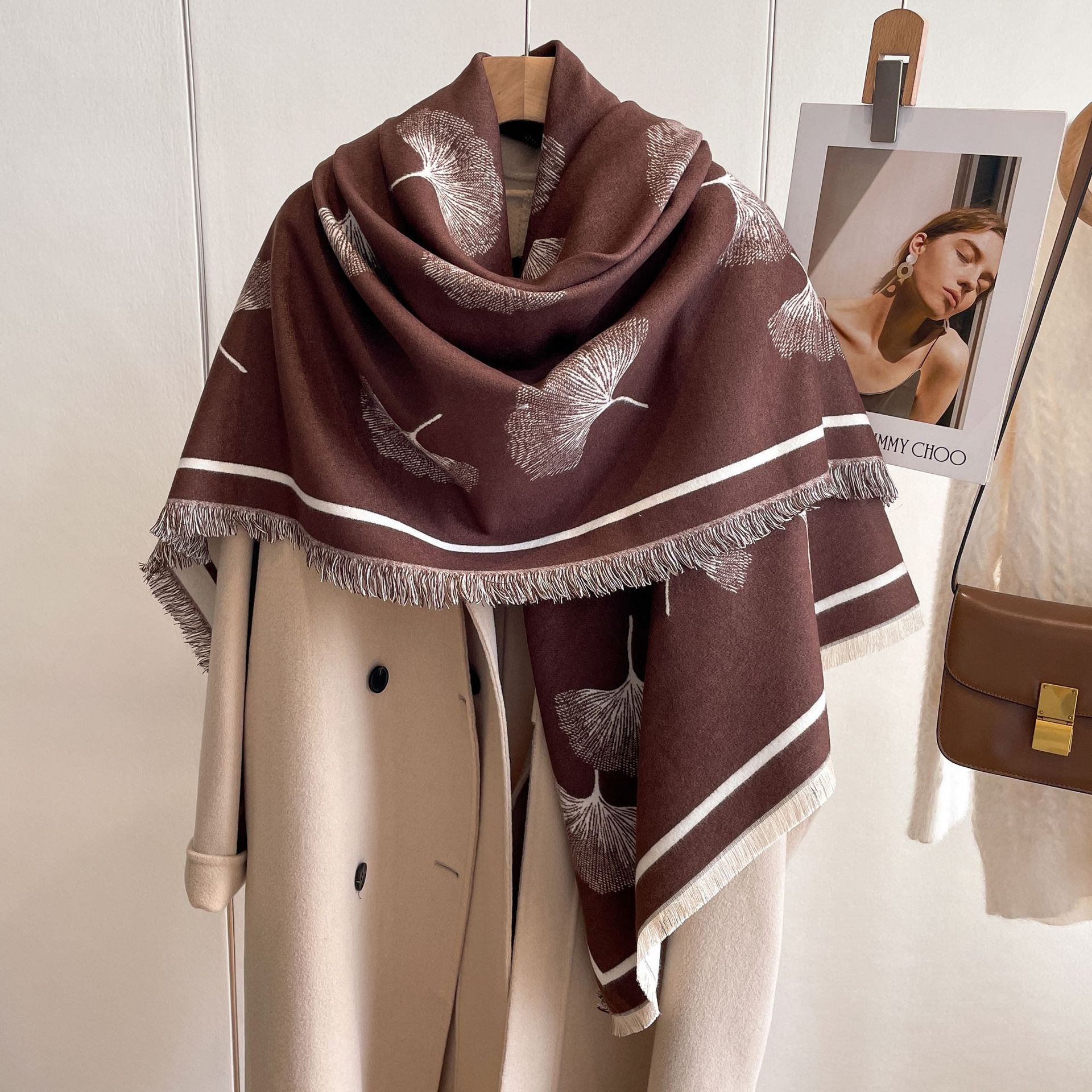 2023 nueva hoja de ginkgo jacquard bufanda cuadrada de gran tamaño artístico retro bufanda de Cachemira para mujer chal cálido exterior