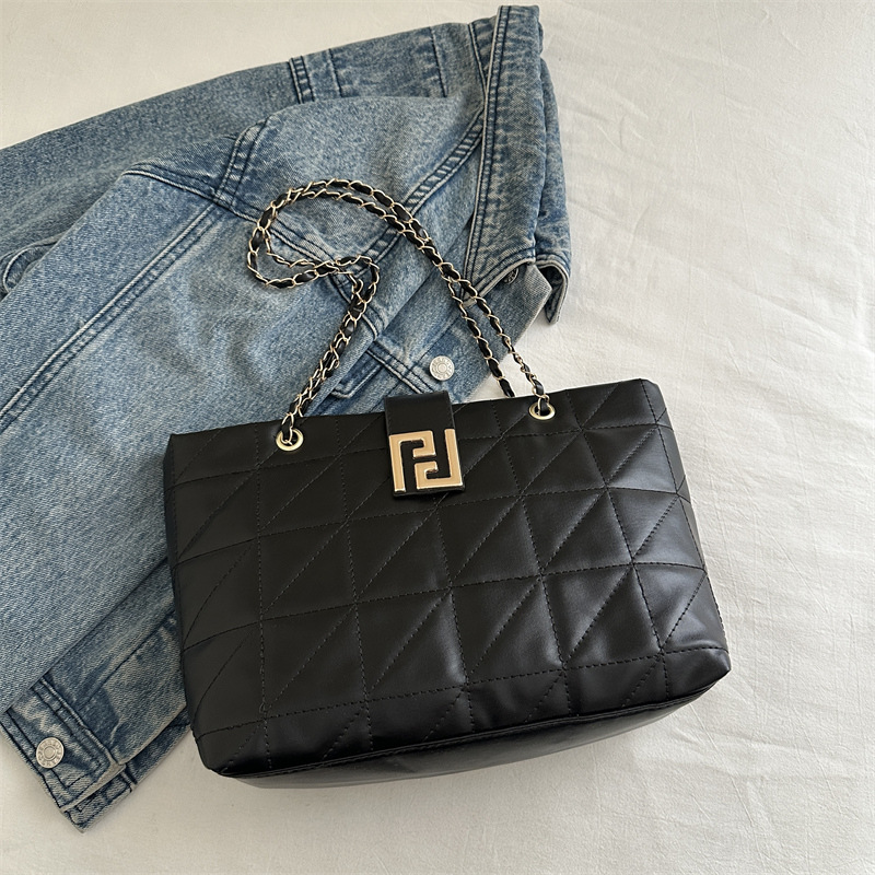 Bolso grande casual mujer simple aire occidental cadena de costura bolso de hombro 2025 verano nuevo bolso de alta capacidad