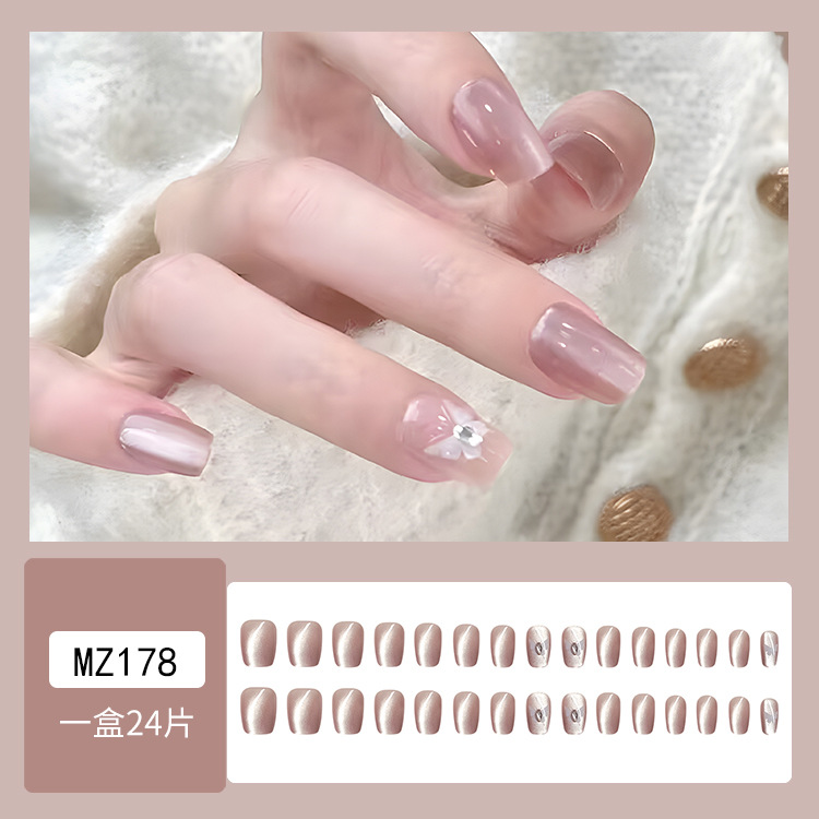 Uñas de desgaste hecho a mano al por mayor Pequeño Libro Rojo TikTok flash plata caliente mariposa pieza de uñas parche de uñas portátil