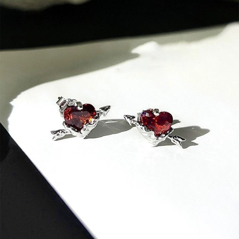 【Search for Light】Burgundy Heart-Shaped Zircon Bow and Arrow Earrings, Unique and Trendy Style, Super Shiny and Exquisite Ear Bone Jewelry