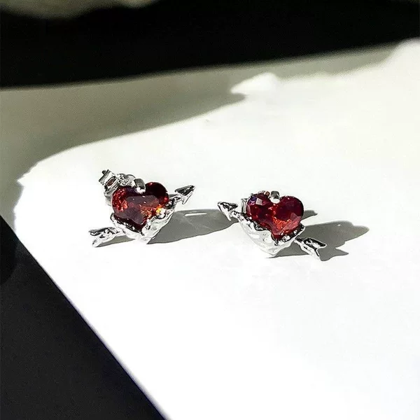 【Search for Light】Burgundy Heart-Shaped Zircon Bow and Arrow Earrings, Unique and Trendy Style, Super Shiny and Exquisite Ear Bone Jewelry