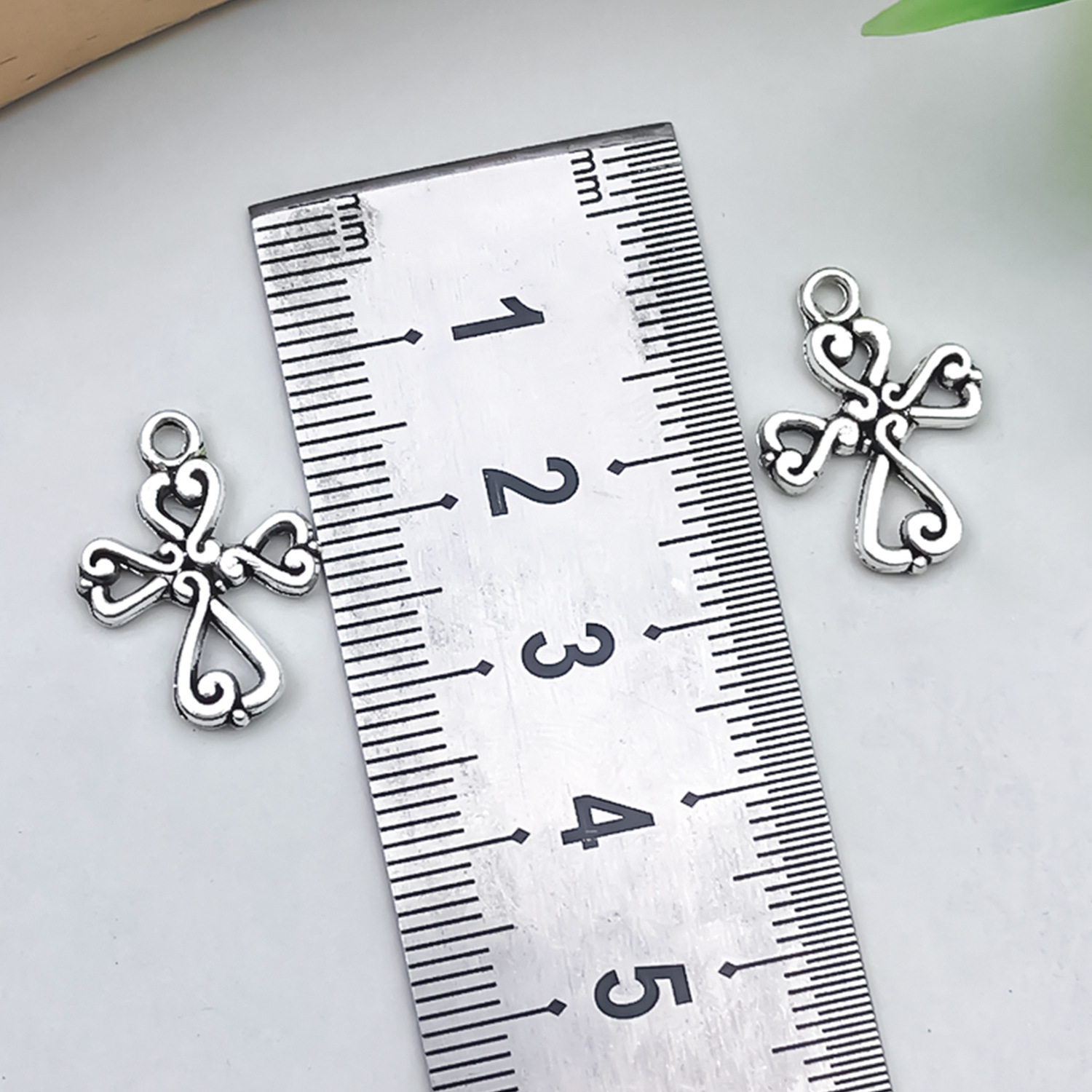 1 ancient silver cross 13x19mm-0.6g-11302