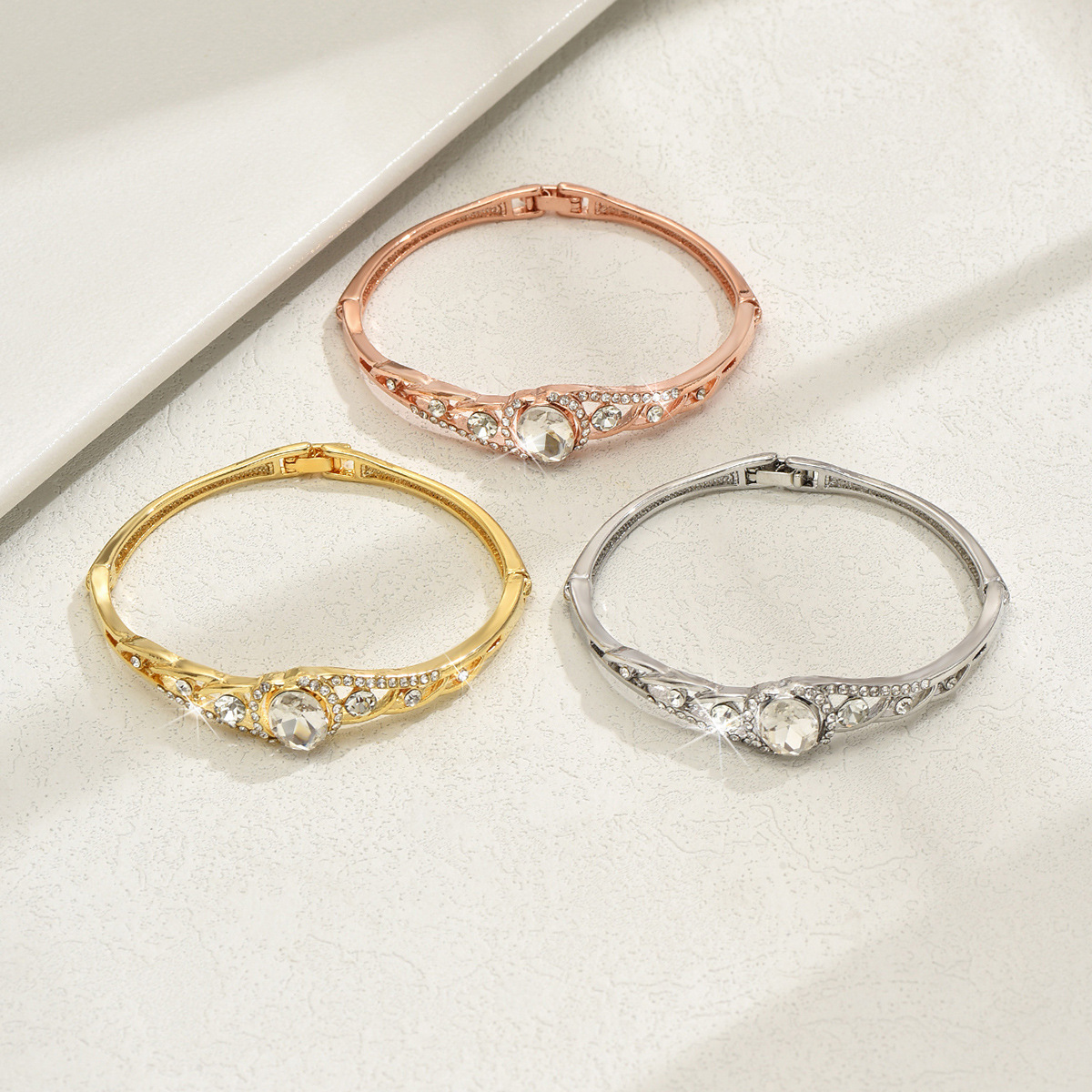 Explosiones transfronterizas nicho diseño universal de alto nivel de sensación de diamante brazalete de cristal joyería fábrica directa accesorios de moda