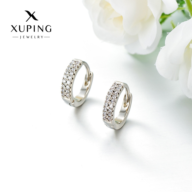 Xuping Europa y los Estados Unidos transfronterizos incrustados doble filas de aleación de cobre de piedra preciosa artificial chapado en aretes de orejas blancos pernos de orejas temperamento orejas personalizados