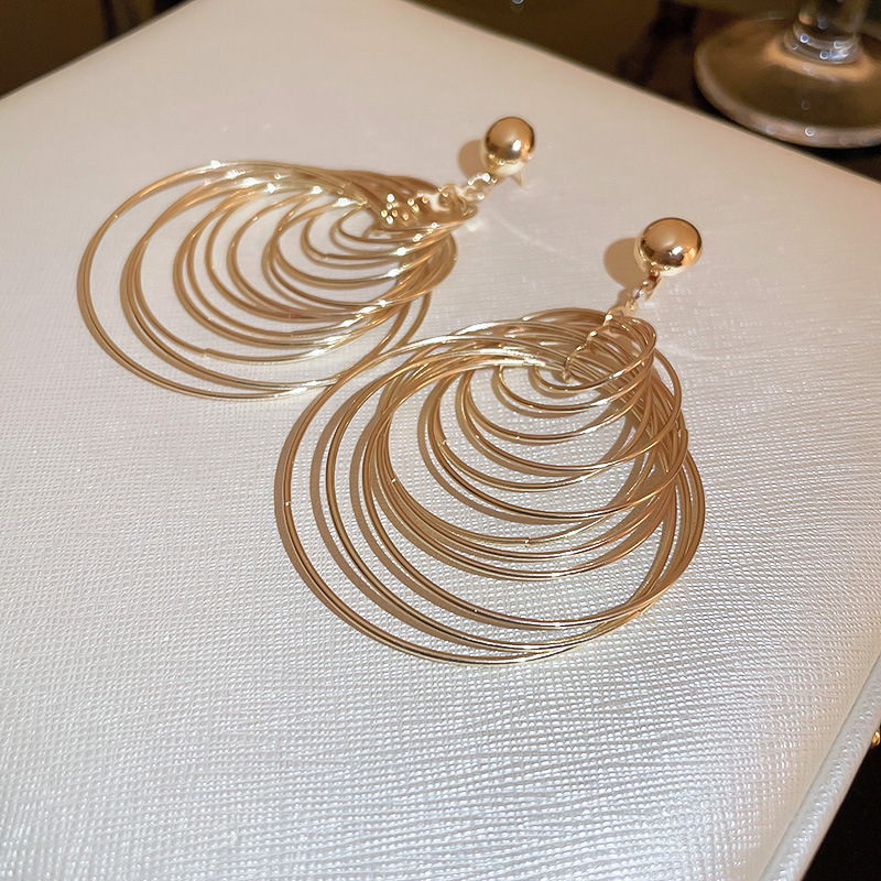 Pendientes de círculo de estilo de metal de moda diseño personalizado de alta calidad pendientes europeos y americanos exagerados elegantes al por mayor