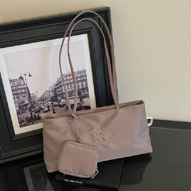 New minimalist style casual handbag, lightweight and versatile, suitable for commuting, women's underarm bag, Korean version, niche design shoulder bag New minimalist style casual handbag, lightweight and versatile, suitable for commuting, women's underarm bag, Korean version, niche design shoulder bag