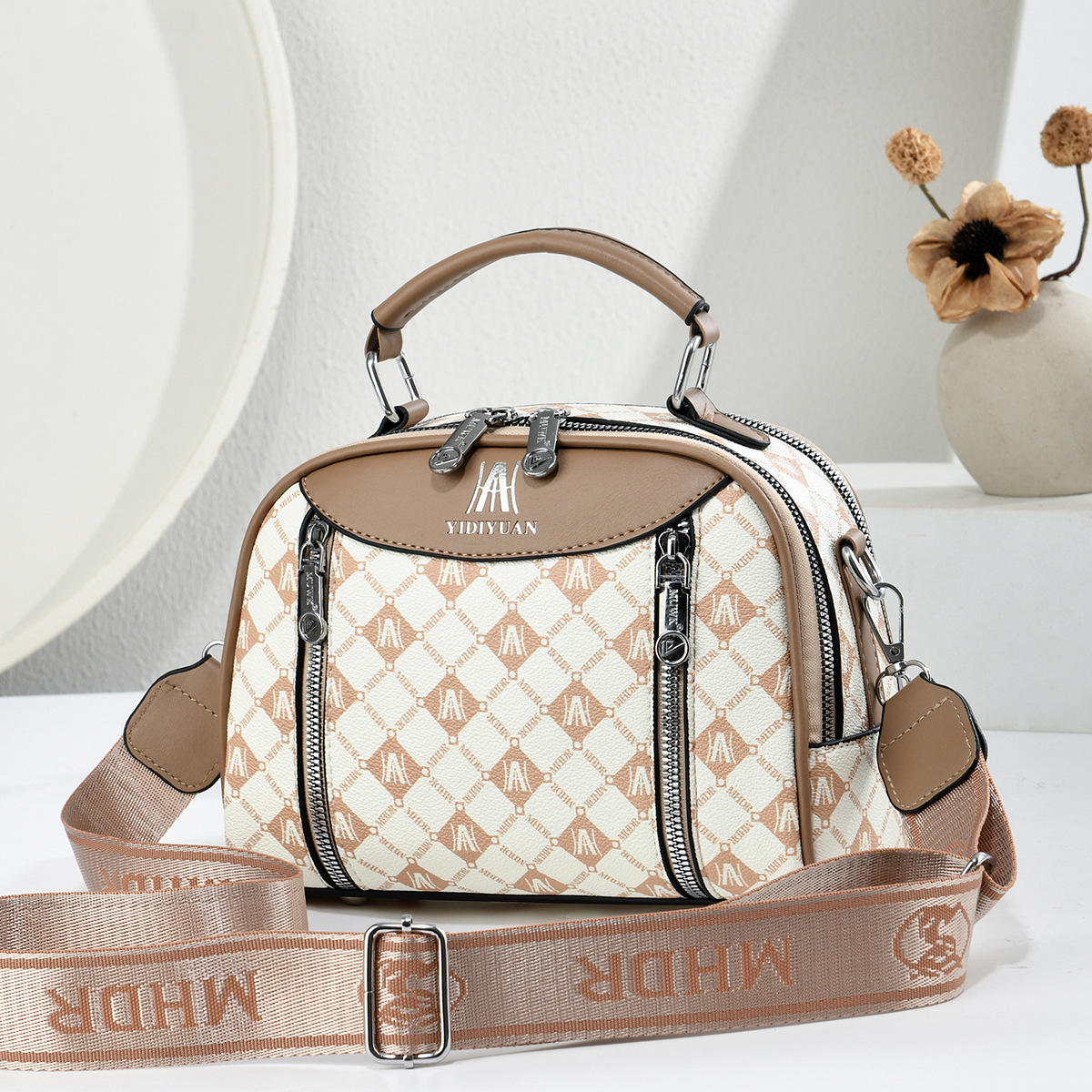 Moda exquisita pequeña bolsa de mano versátil, mochila de viaje casual, nueva bolsa de hombro de mujer, bolsas transfronterizas