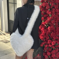 欧美跨境斜挎爱心包仿狐狸皮草毛绒包Heart Shaped Shoulder Bag
