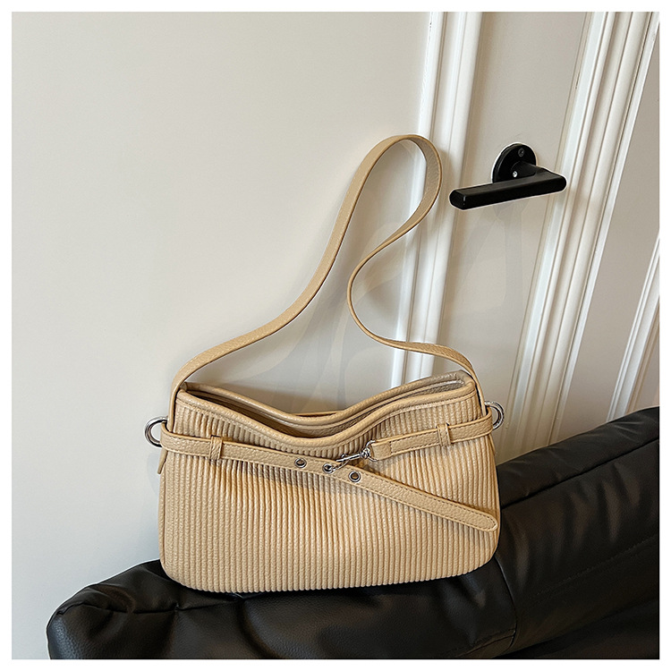Large-capacity women's summer 2025 new fashion crossbody bag, Korean-style casual single-shoulder armpit commuting bag for work undefined