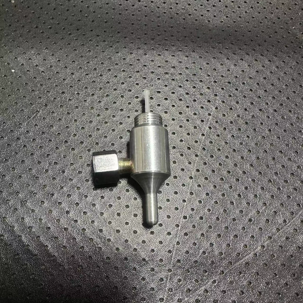 Адаптер для пистолета-распылителя 2-точечное резьбовое соединение может быть вставлено сетчатым фильтром 4-точечное резьбовое соединение подачи верхняя резьба 14X1